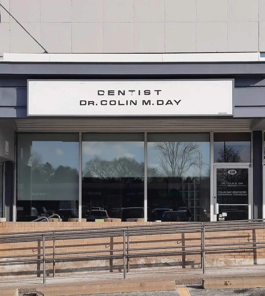 Dundas Dental Office - Professional dental clinic exterior with modern facilities