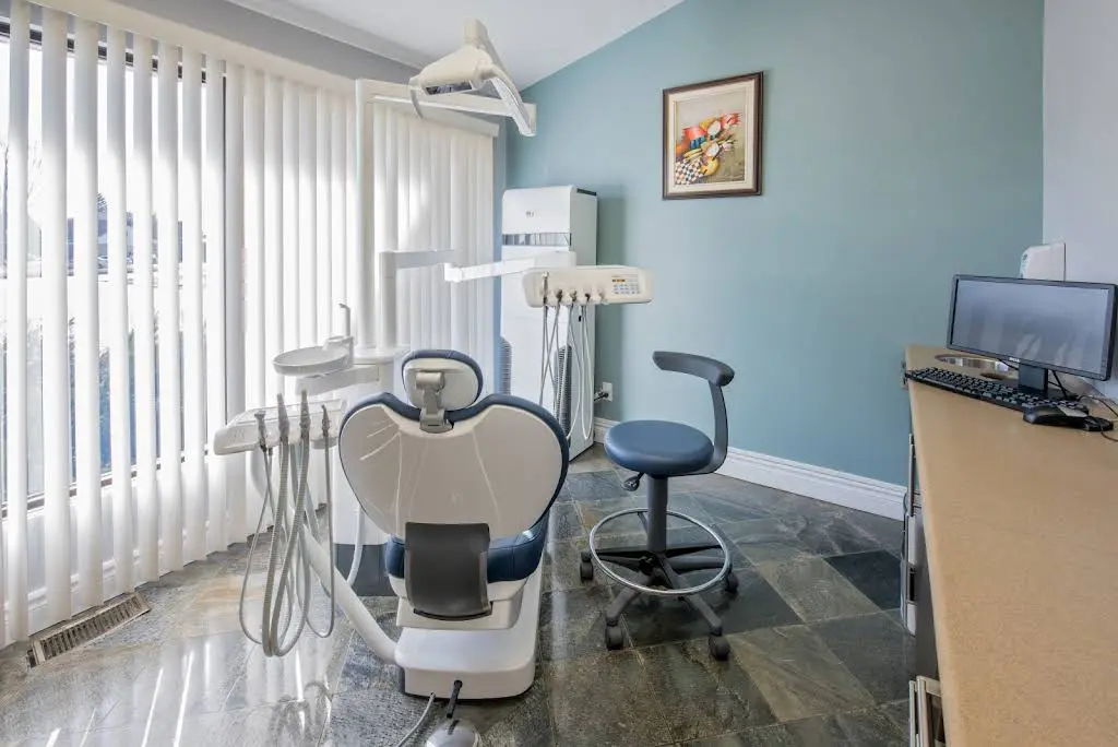 Kitchener Dentist Centre - Professional dental clinic exterior with modern facilities