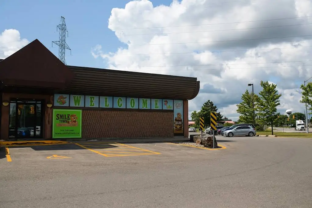 SmileTown - Professional dental clinic exterior with modern facilities