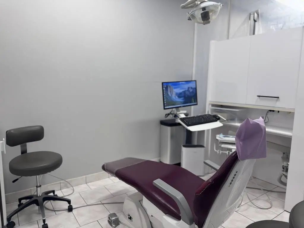 South Brampton Dental - Professional dental clinic exterior with modern facilities