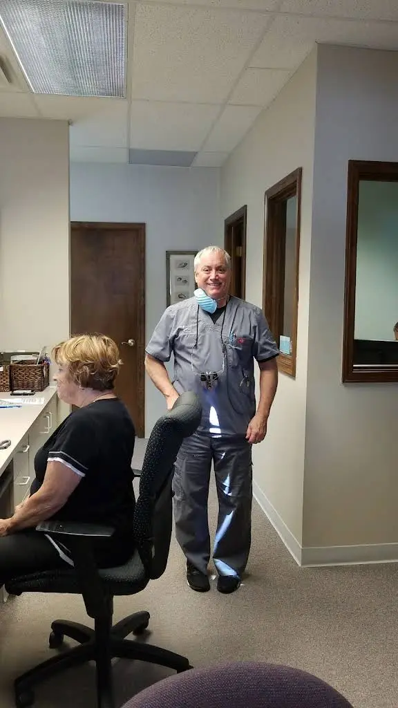 Lockhart Dentistry: Bruce Lockhart, DDS
