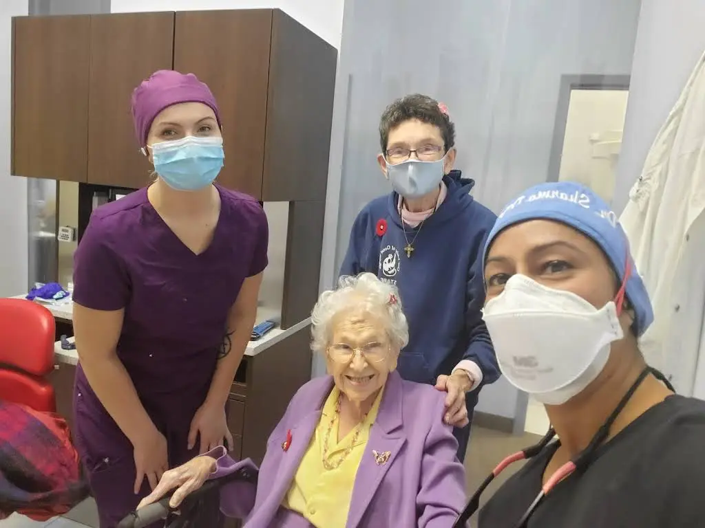 Uptown Dentistry at Lake