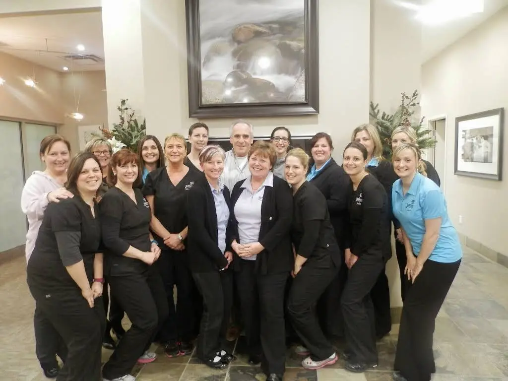 DAWSON DENTAL CENTRE-BARRIE - Professional dental clinic exterior with modern facilities