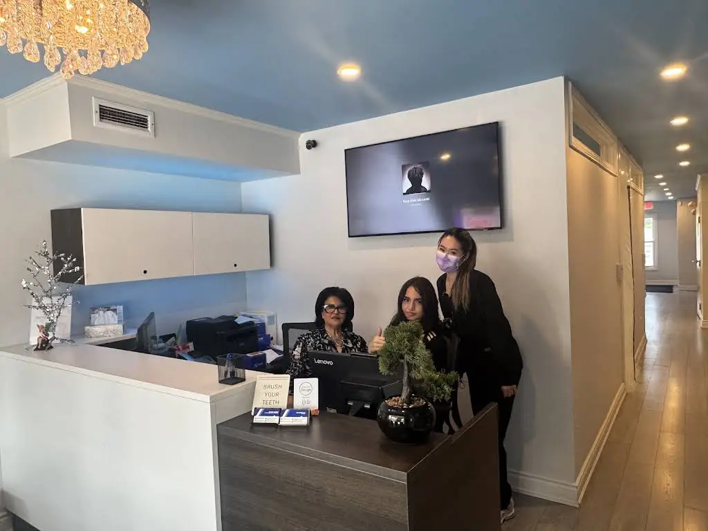Floss & Gloss Dentistry