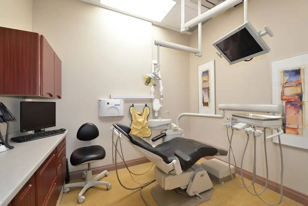 Dawson Dental Centre-Aurora - Professional dental clinic exterior with modern facilities