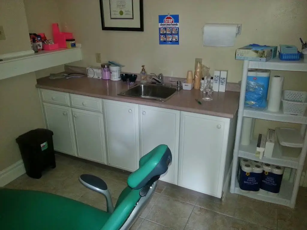 Saberton Denture & Implant