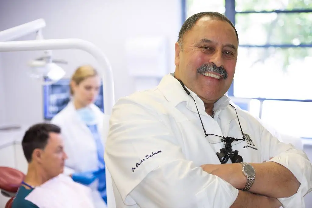 Dr. Oscar Dalmao DPC - Professional dental clinic exterior with modern facilities