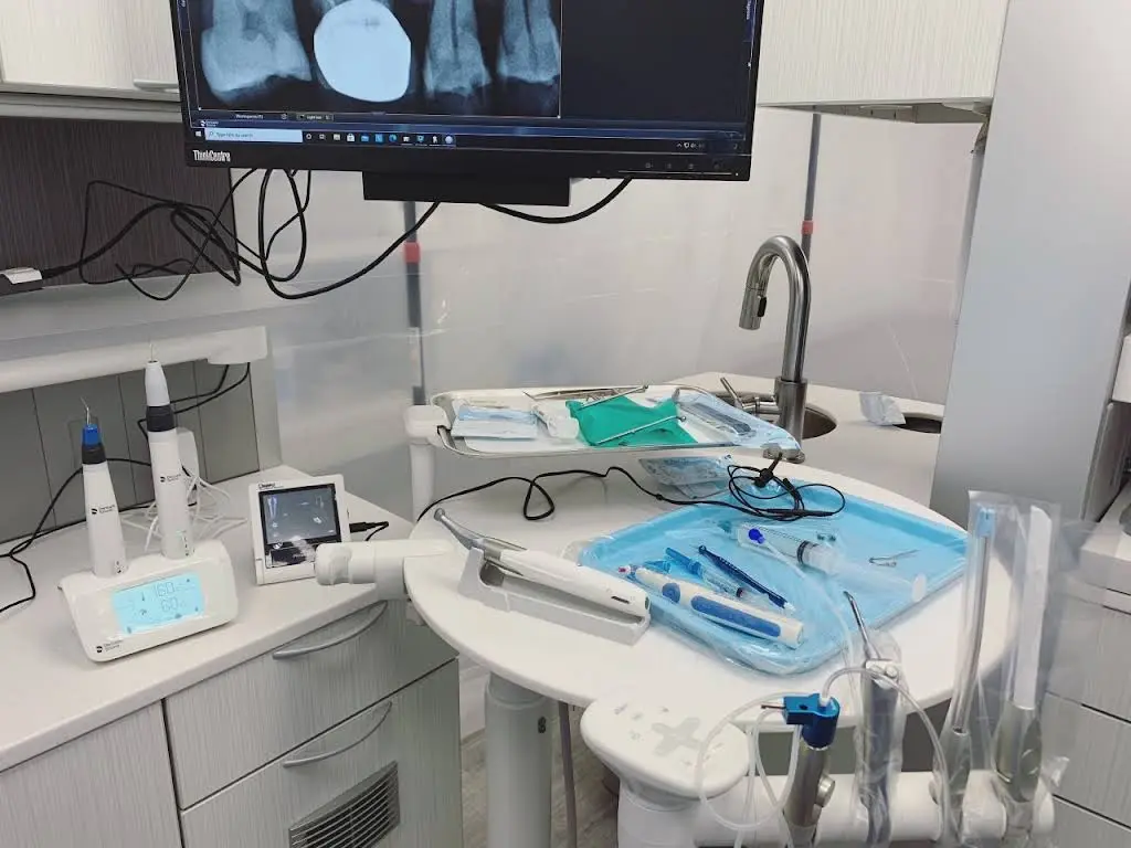 Dundas Tomken Dental