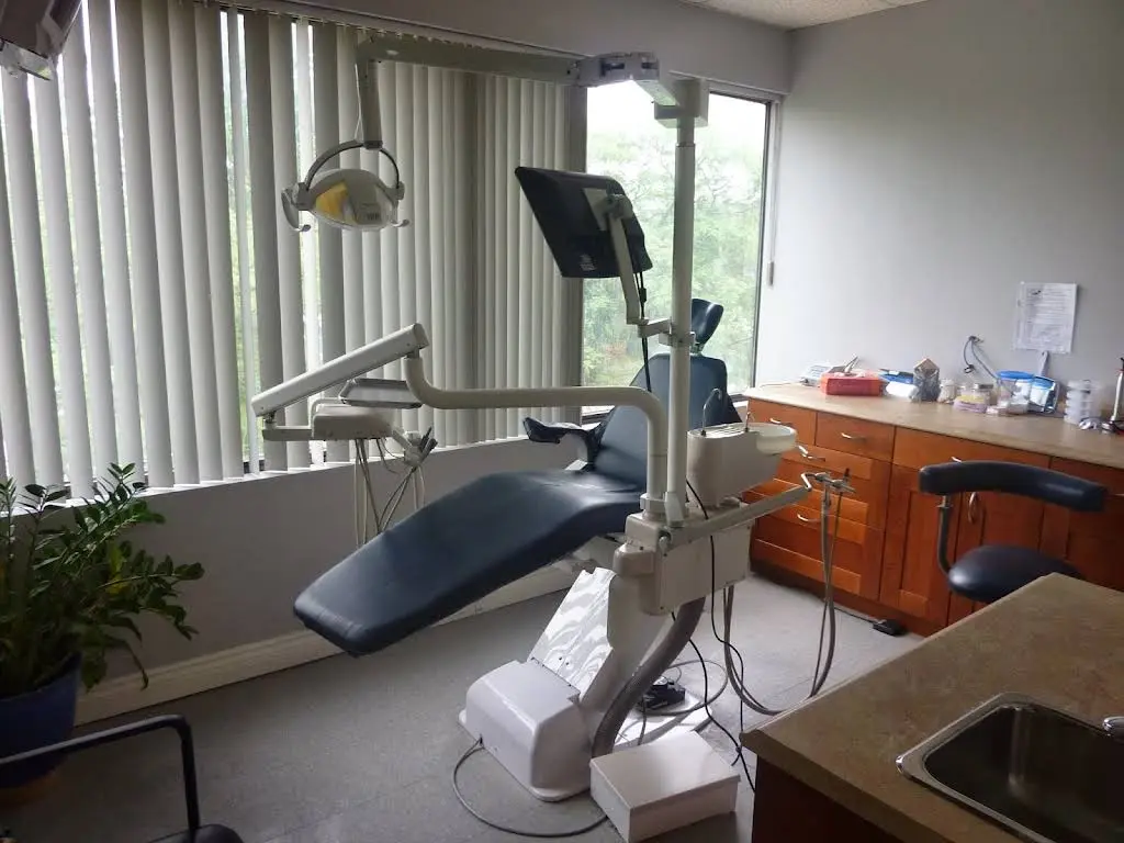 Etobicoke Dental Walk-In - Professional dental clinic exterior with modern facilities
