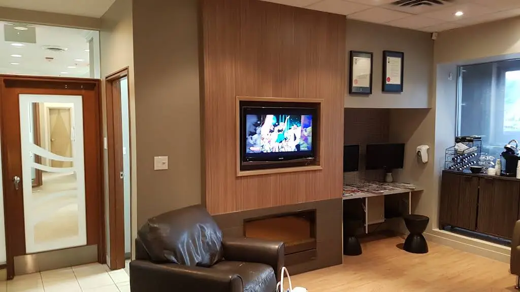 Oakville Place Dental Office - Professional dental clinic exterior with modern facilities