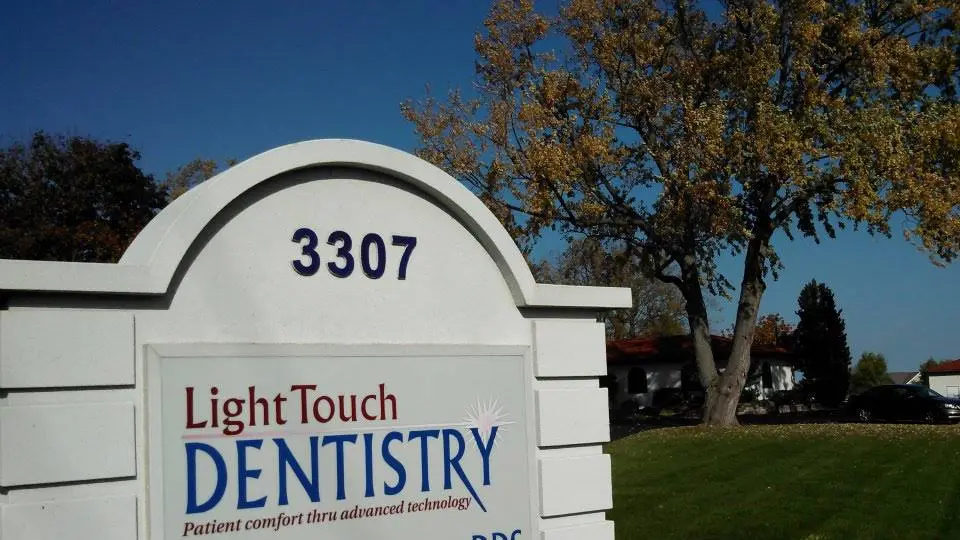 Light Touch Dentistry - Justin Long D.M.D.