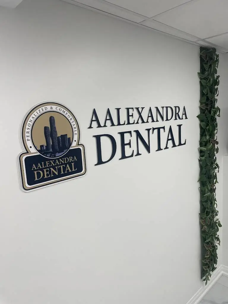 Aalexandra Dental