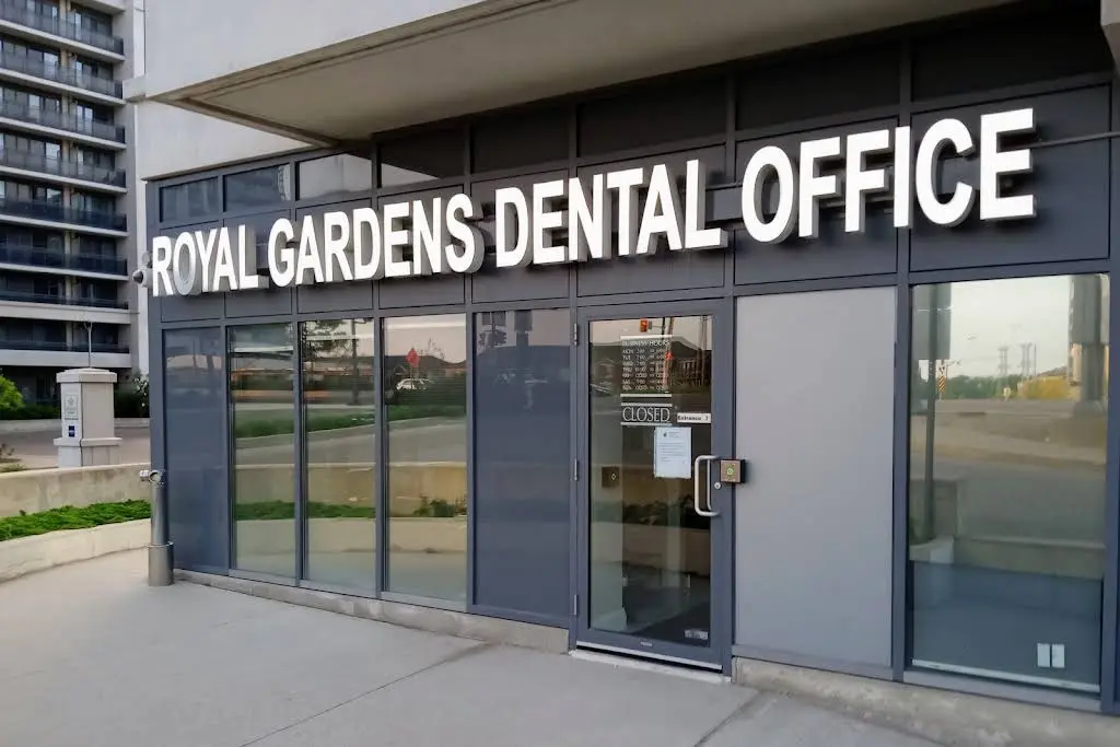 Royal Gardens Dental Office - Dr Paul HU Dentistry