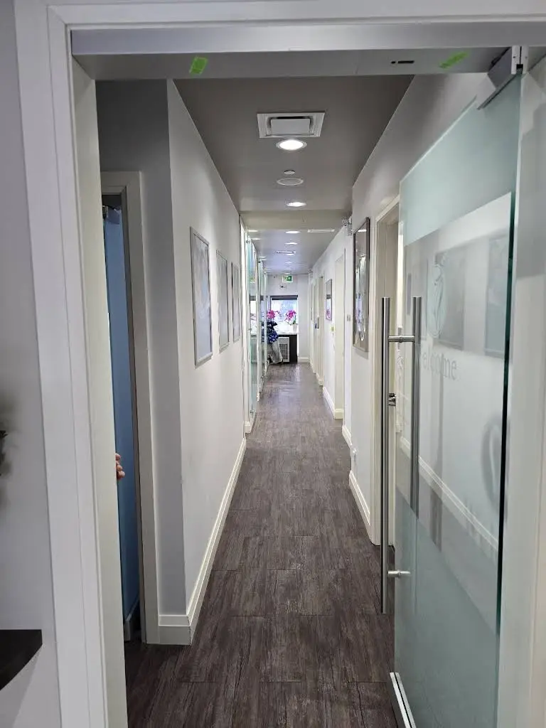 Royal Gardens Dental Office - Dr Paul HU Dentistry