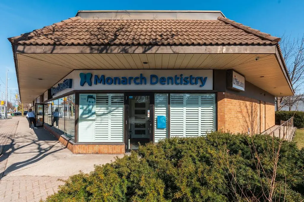 Monarch Dentistry - Oakville - Professional dental clinic exterior with modern facilities