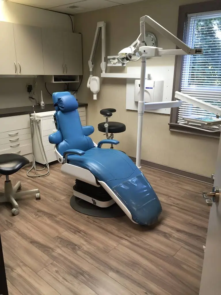 Dr. Lisa Fruitman Family Dentistry - Professional dental clinic exterior with modern facilities