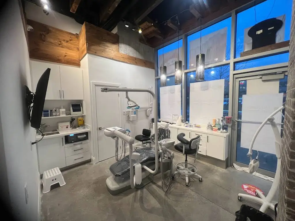 Walk In Dental Clinic on Yonge