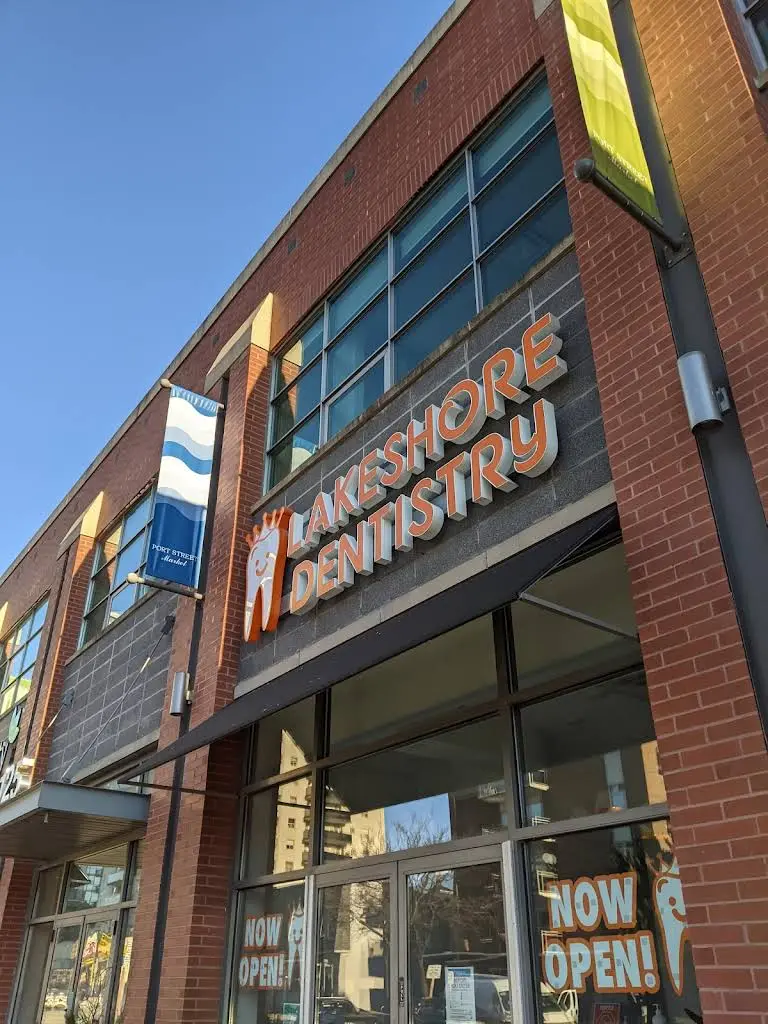 Lakeshore Dentistry - Port Credit - Professional dental clinic exterior with modern facilities