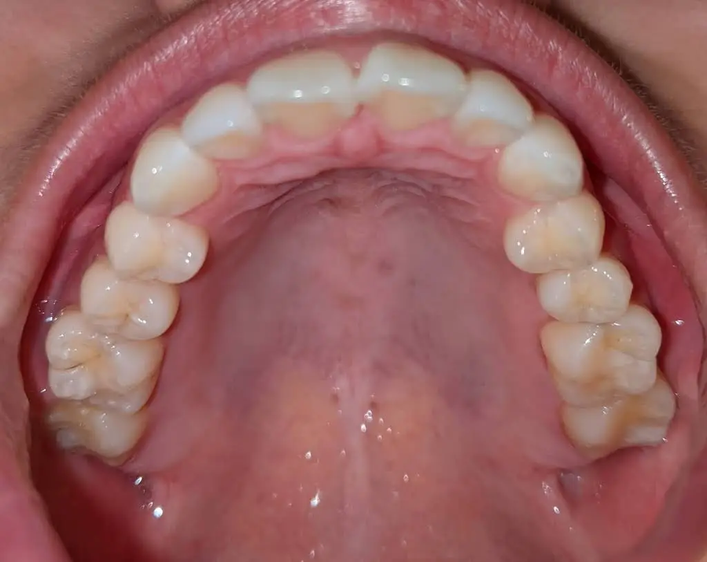M&J Dental: Dr. Miranda Li 华西苑牙医诊所