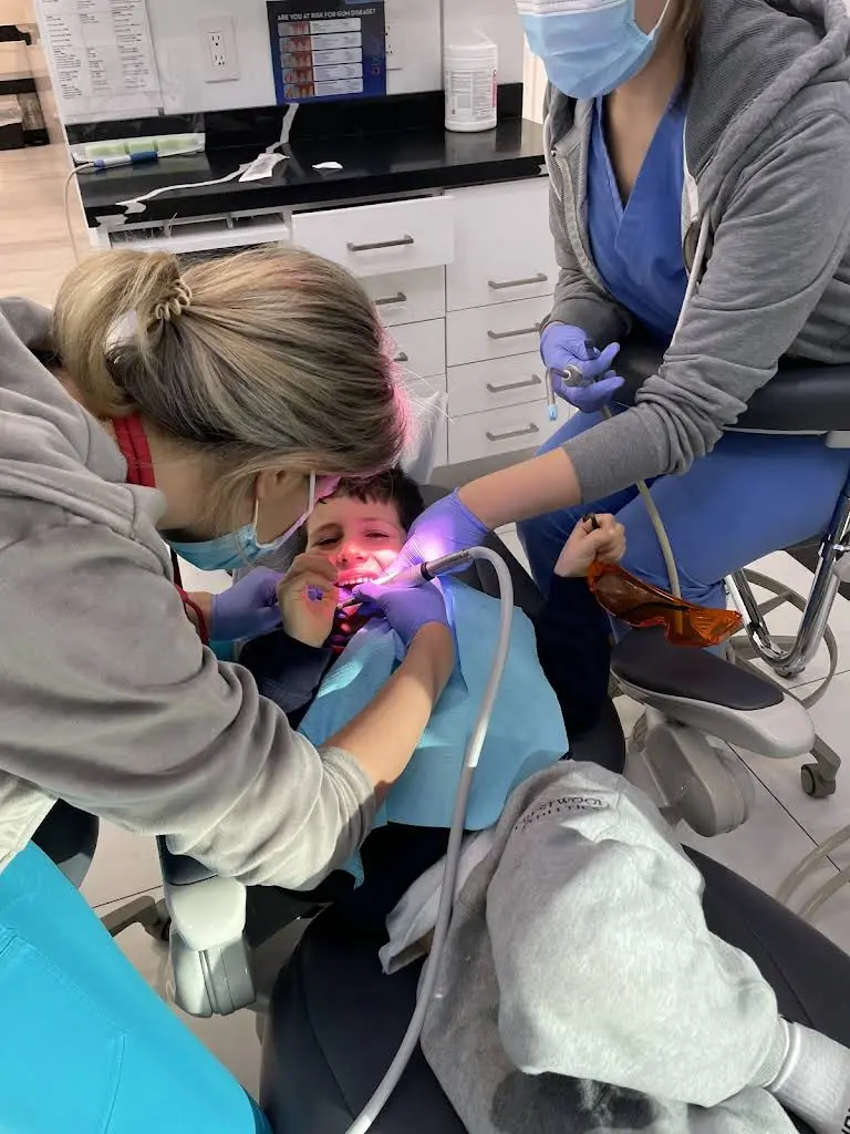 6ix Eglinton Dental