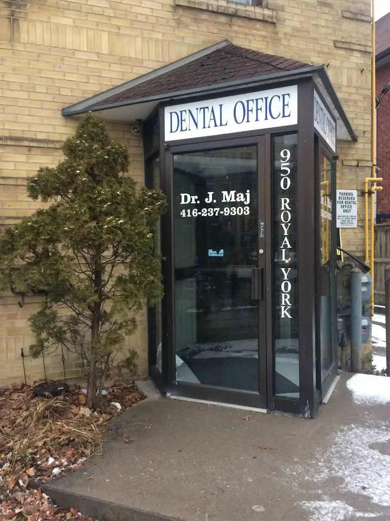 Dentistry at The Kingsway - Office of Dr. Rahul Shah, Dr. Janine Koutsaris and Dr. Jolanta Maj - Professional dental clinic exterior with modern facilities