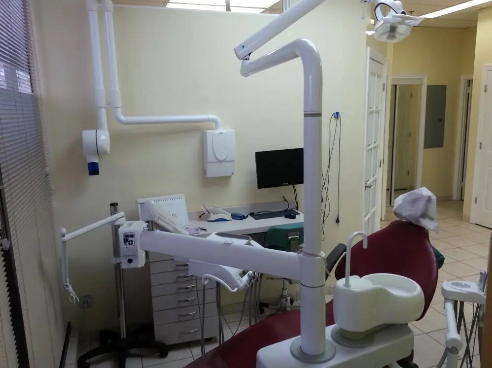 Dr. Danciu Dental Office - Professional dental clinic exterior with modern facilities