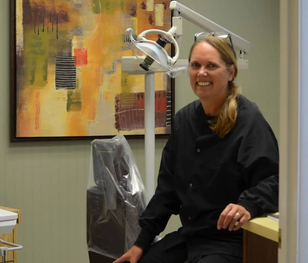 Distinctive Smiles - Ejaz A. Lakhani DDS