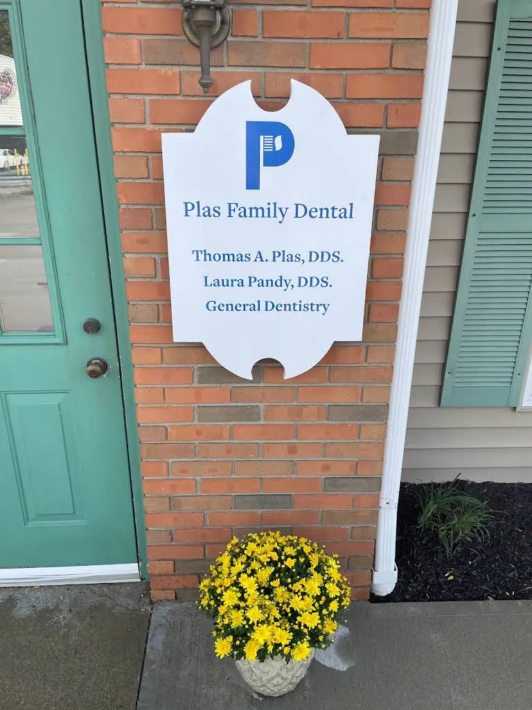 Plas Family Dental & Implants