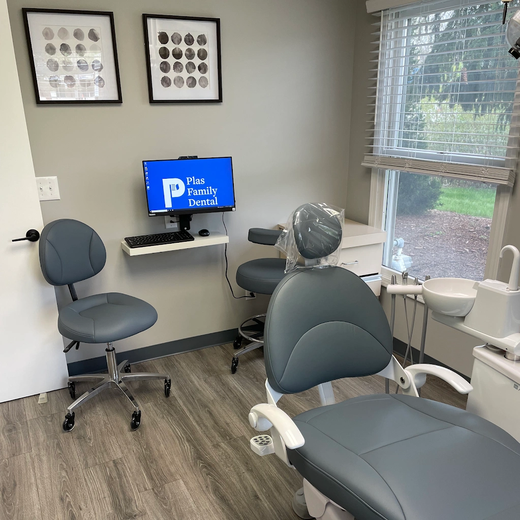 Plas Family Dental & Implants