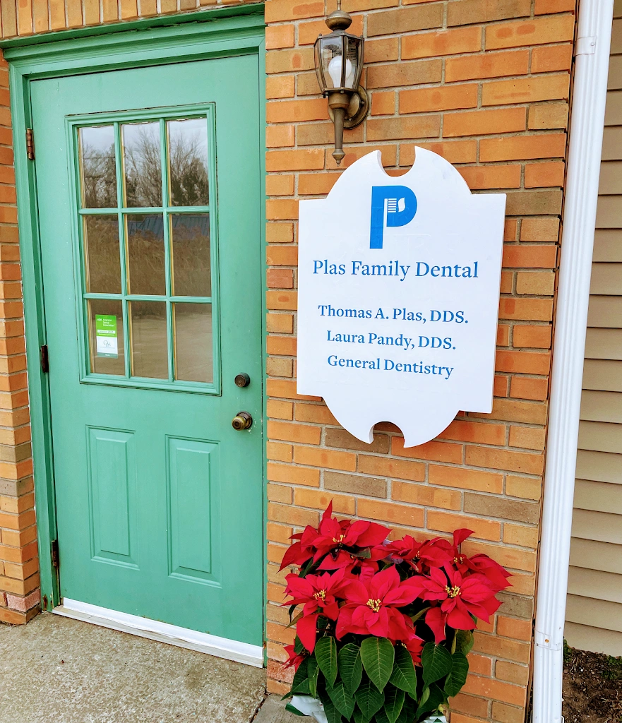 Plas Family Dental & Implants