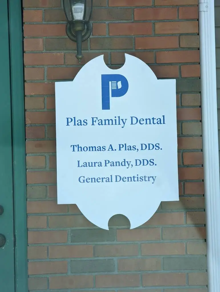 Plas Family Dental & Implants