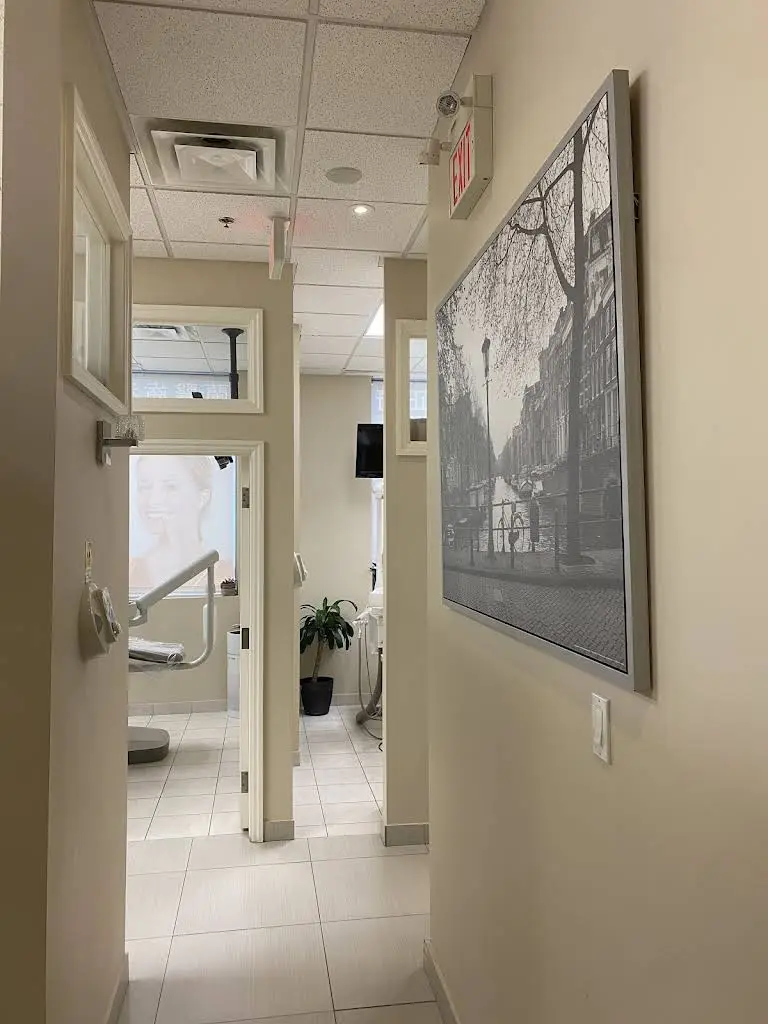 LANSING Dental Centre