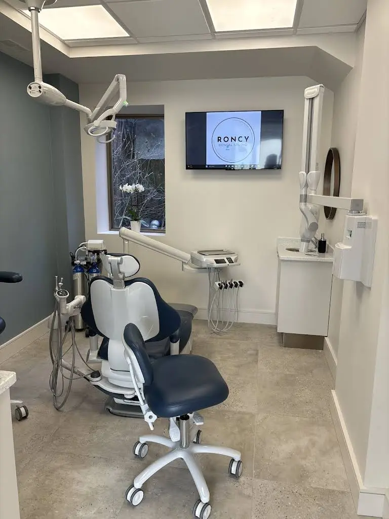 Roncy Dental Studio