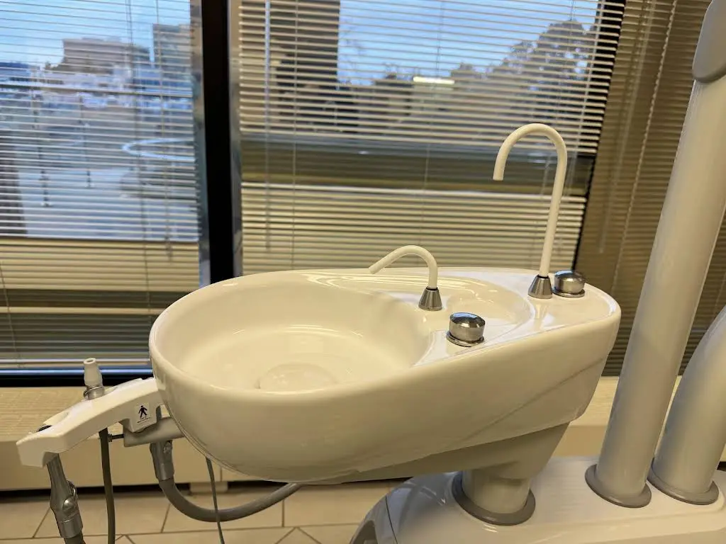 LANSING Dental Centre