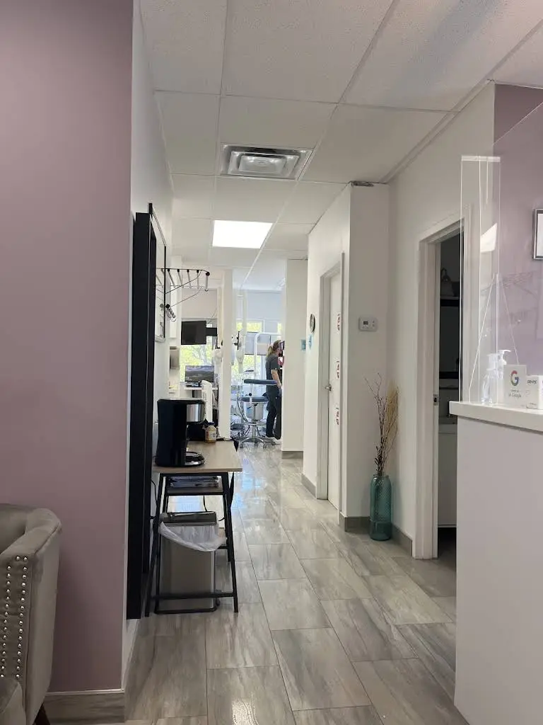 Shahi Parkway Dental - Professional dental clinic exterior with modern facilities