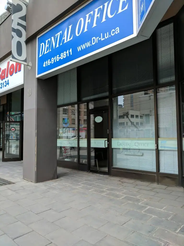 Dundas & University Dental Clinic