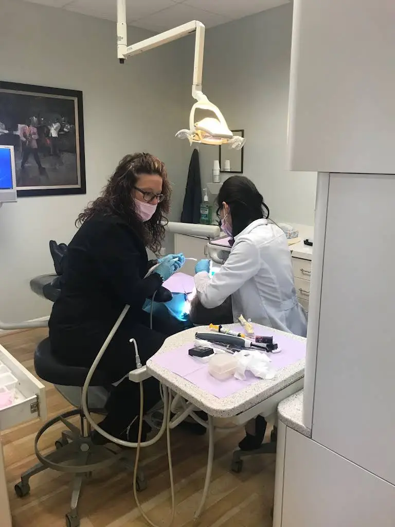 Thompson Family & Implant Dentistry
