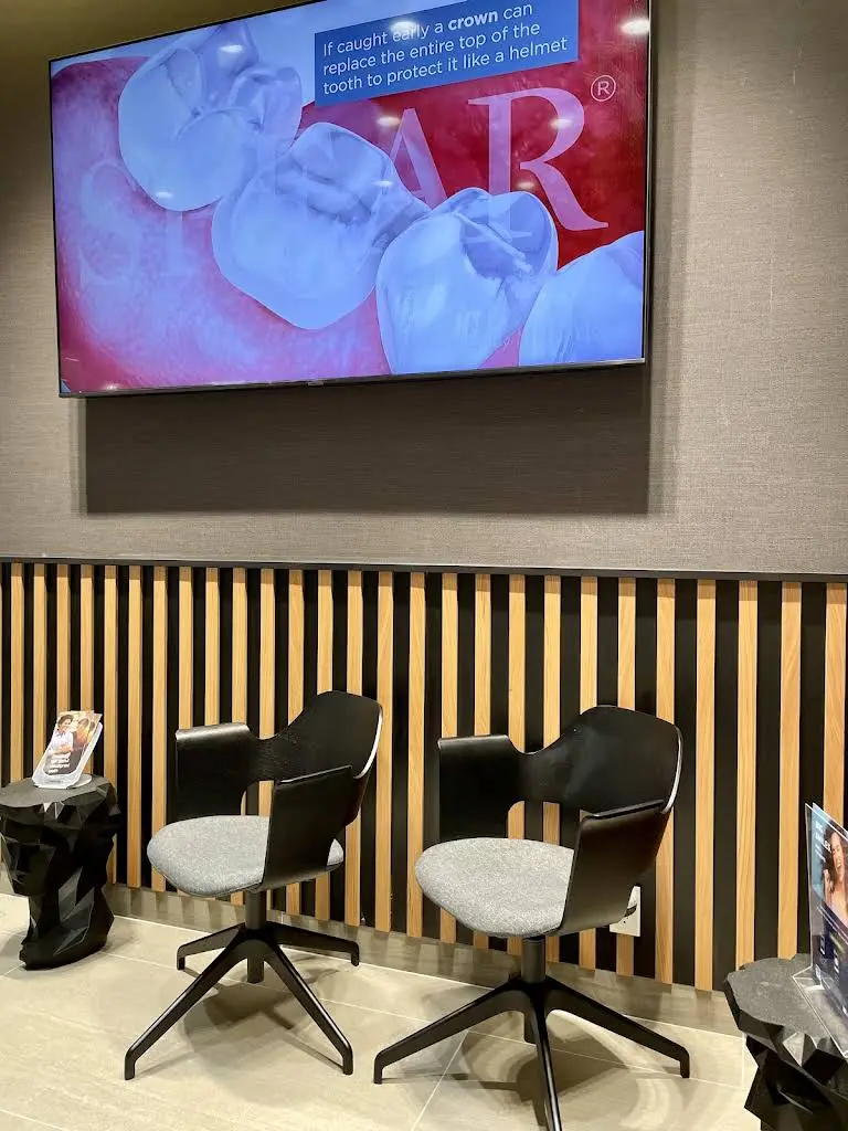 Studio Dental @ Eaton Centre