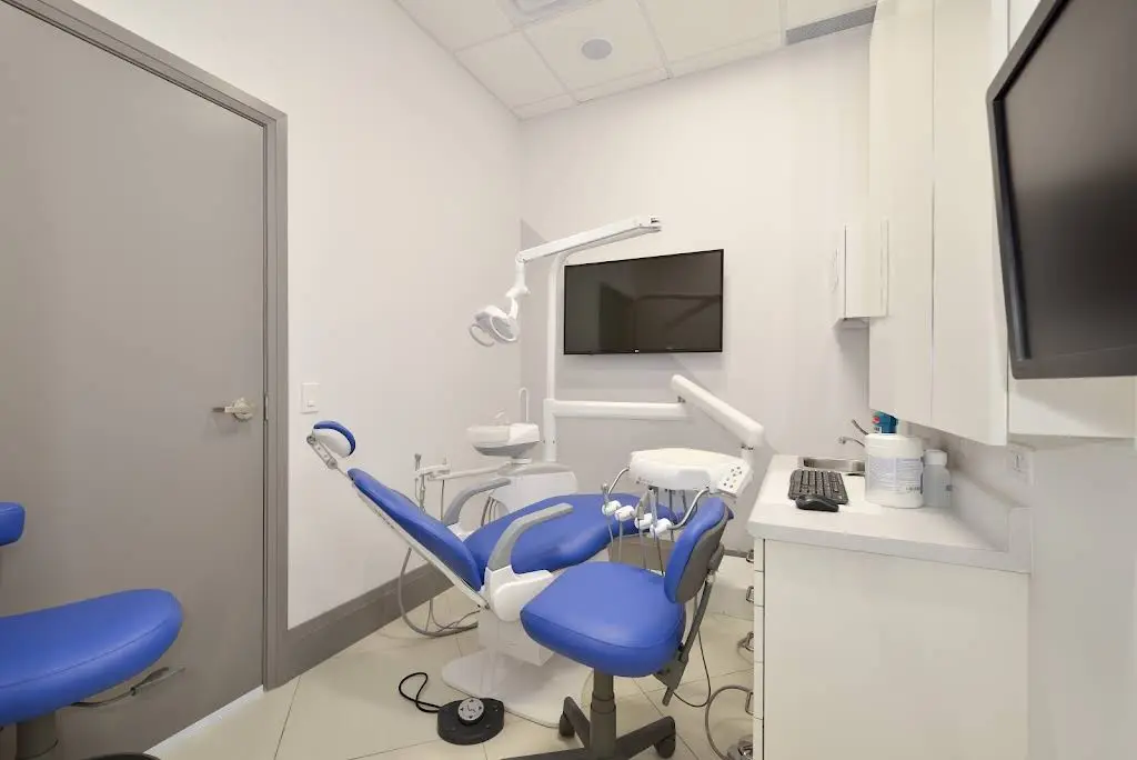 Brush Dental Dundas - Professional dental clinic exterior with modern facilities