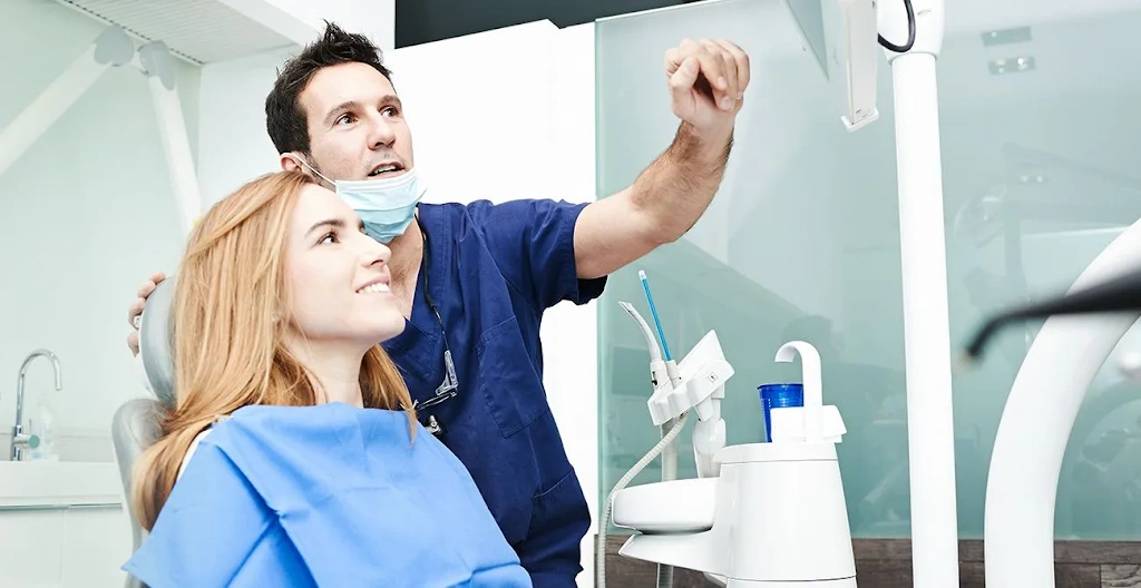 Dentistry In the Beach - Professional dental clinic exterior with modern facilities