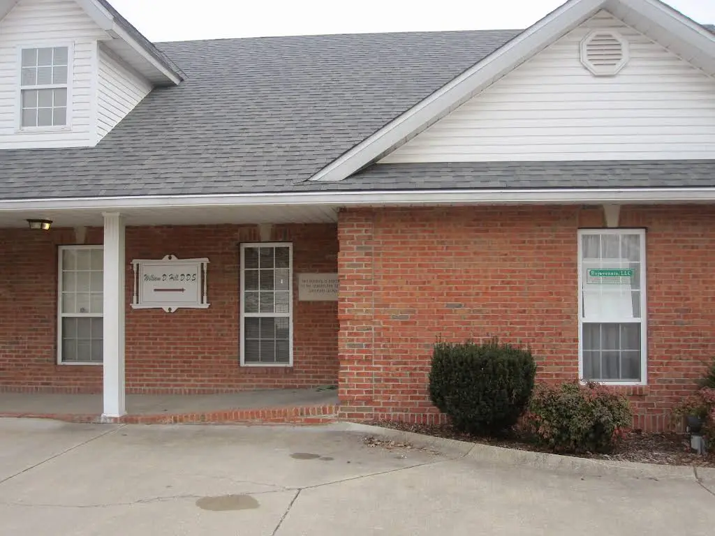 Hill Dental:Dr. William Danny Hill DDS - Professional dental clinic exterior with modern facilities