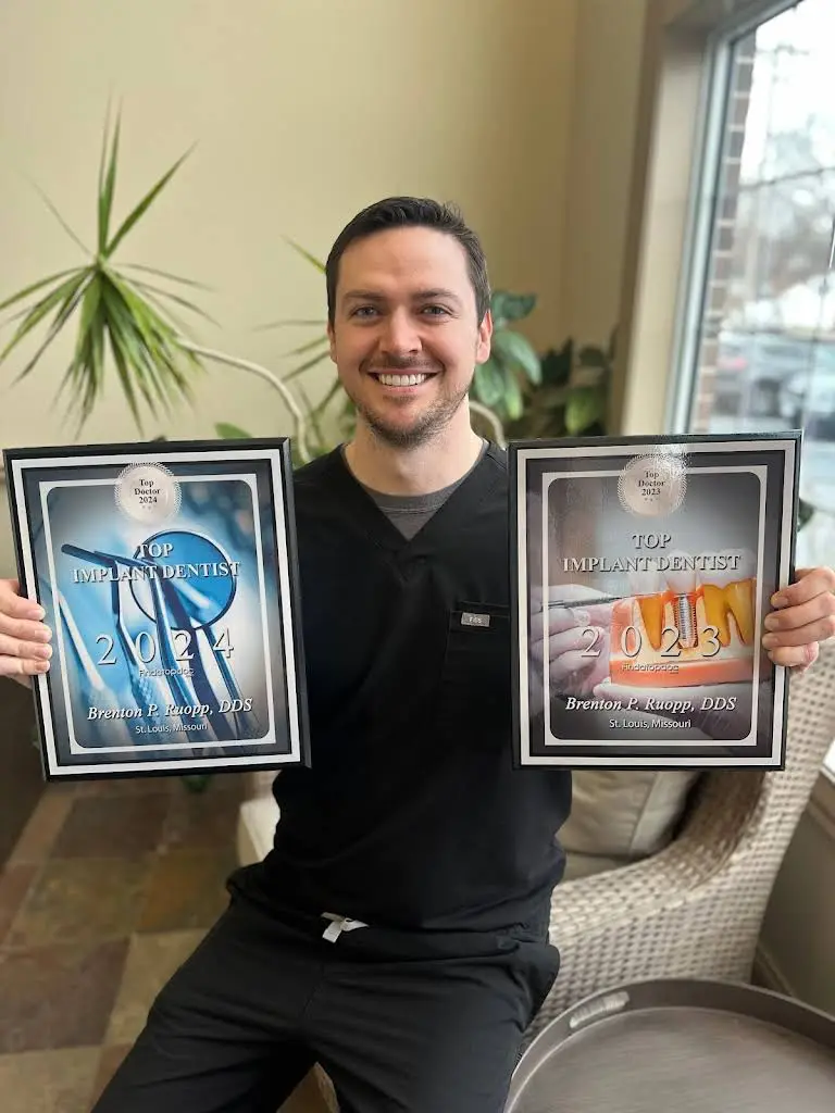 St. Louis Dentures and Implants
