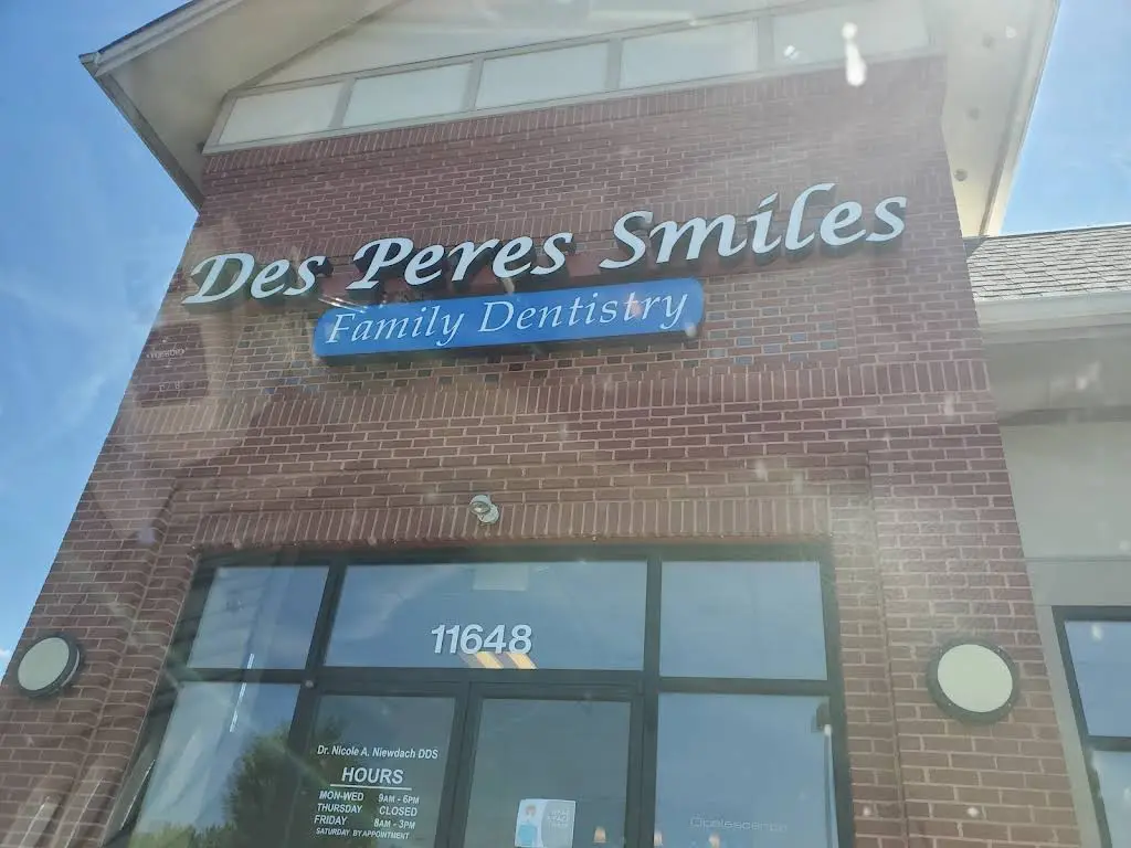 Des Peres Smiles