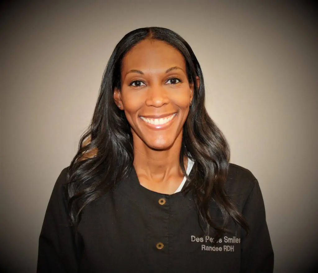 Des Peres Smiles