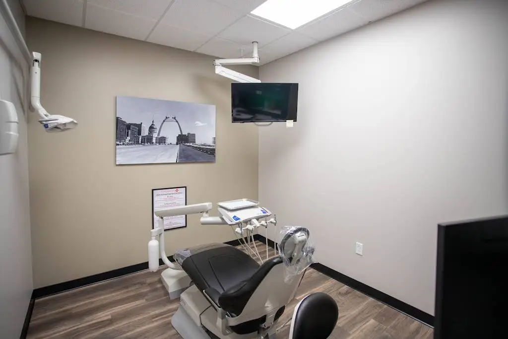 STL Urgent Dental - Professional dental clinic exterior with modern facilities