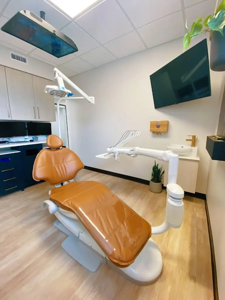 LAT Dentistry - Dr. Lindsay Thorn, DMD