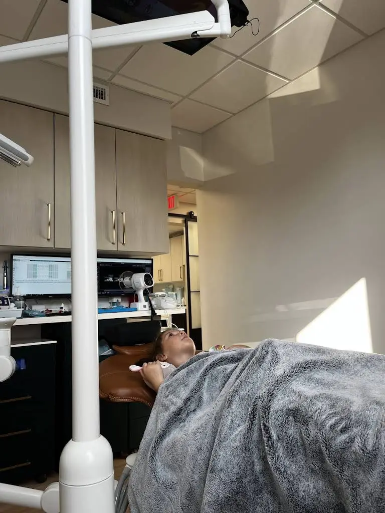 LAT Dentistry - Dr. Lindsay Thorn, DMD