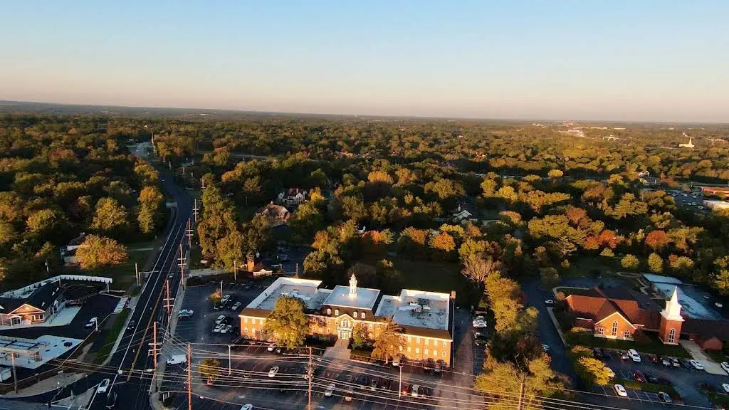NuSet Dental Implants and Oral Surgery of St Louis - Professional dental clinic exterior with modern facilities