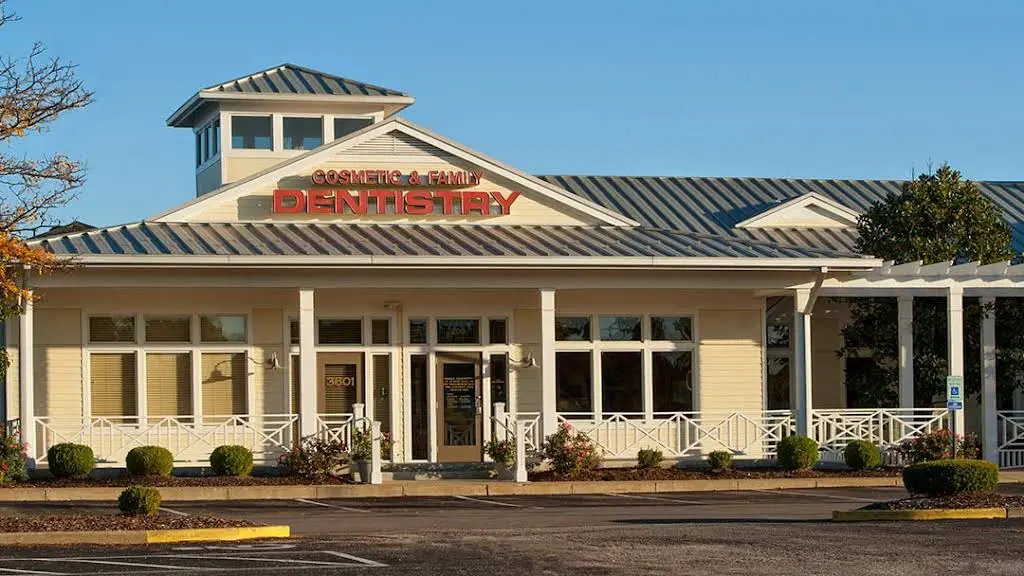 St. Peters Cosmetic & Family Dentistry - Professional dental clinic exterior with modern facilities