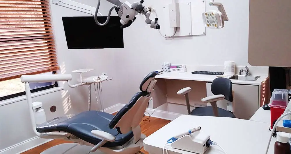 Apex Endodontics - Professional dental clinic exterior with modern facilities